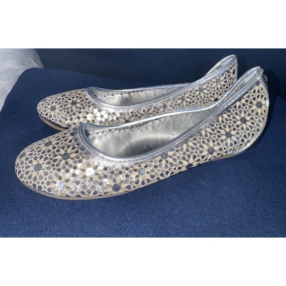 Stuart Weitzman Silver Dress Shoes Girls Size 2 Bling Boho Minimal Casual Formal - Picture 1 of 10